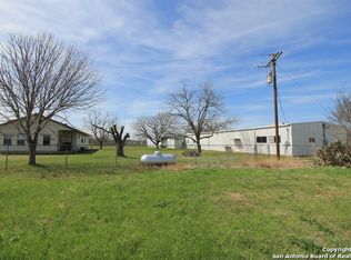 13785 W Ih 10, Marion, TX 78124