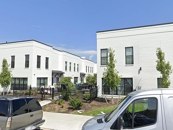 3rd image of 1017 Park Ave