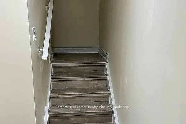 32 Turnhouse Cres — Photo 8