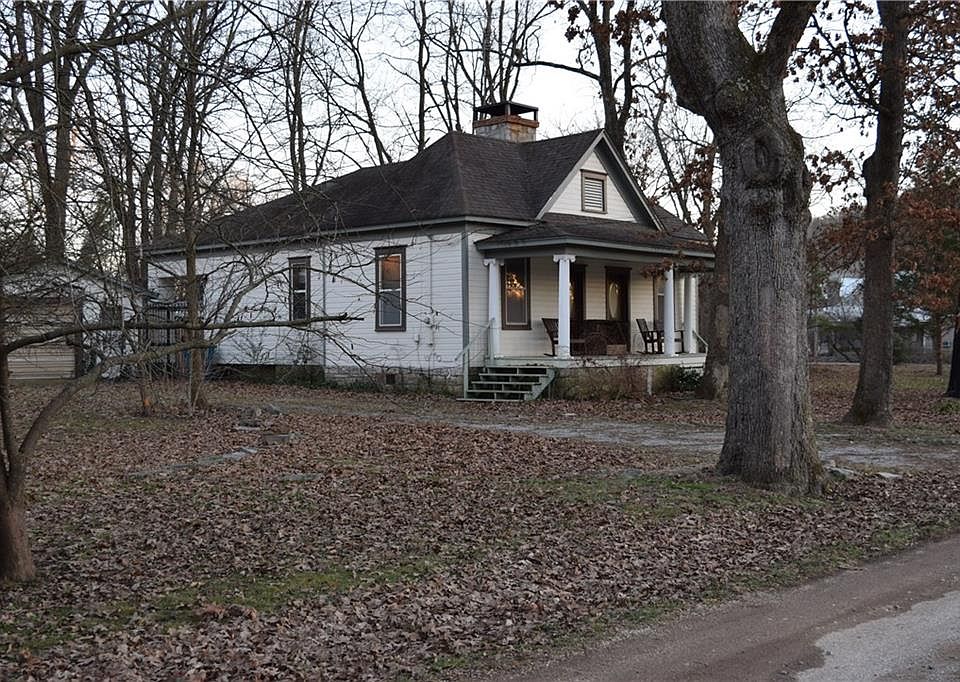 1st image of 125 Wood Ave