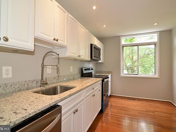 3rd image of 12648 Castile Ct