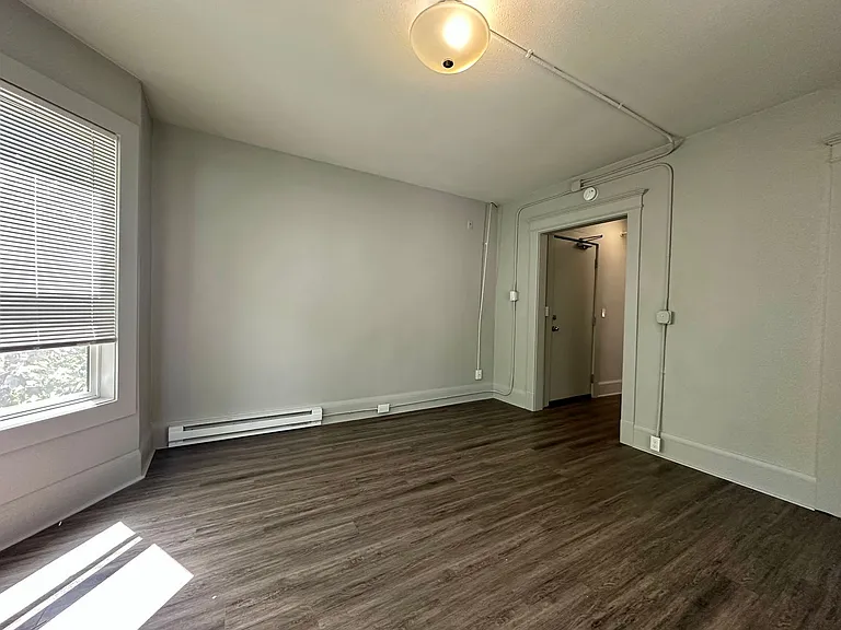 814 Columbia St — Photo 32