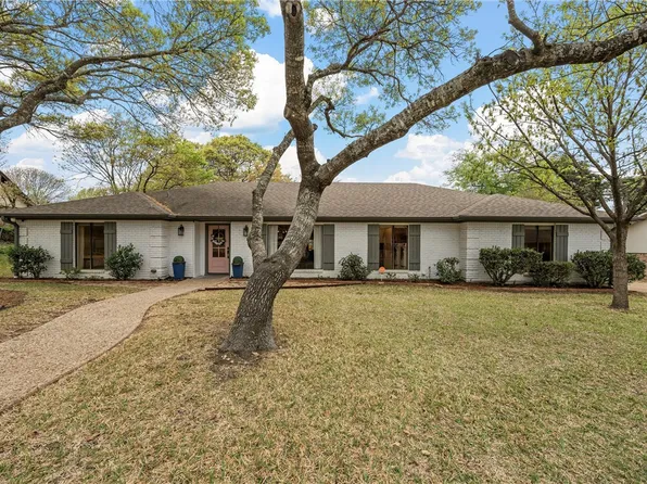 10019 Shadow Crest Dr, Woodway, TX 76712