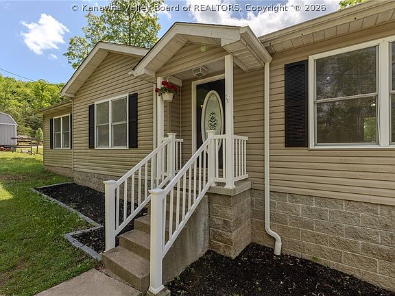 5th image of 40 Wildberry Dr