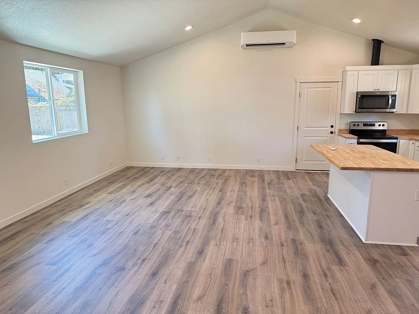 Updated 3-bedroom, 2 bath house in Eugene! — Photo 4