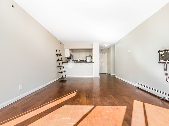 4th image of 900 Bush St APT 405