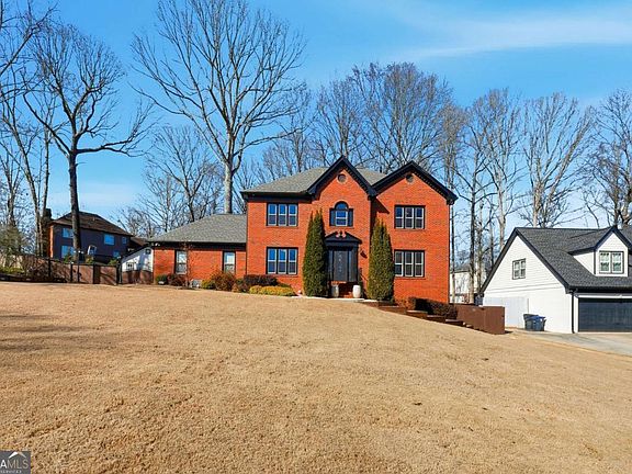 5th image of 2120 Lebanon Rd