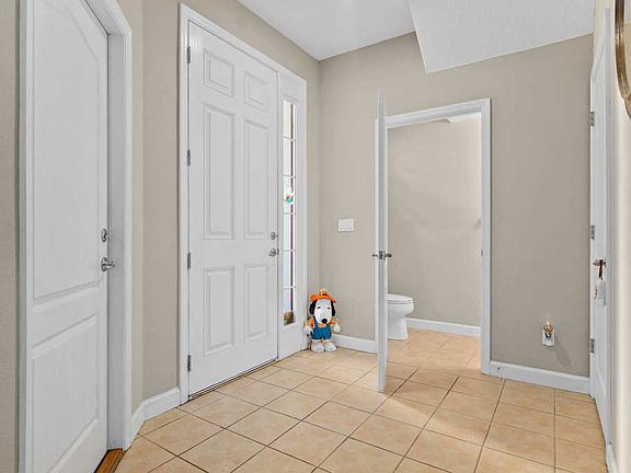 3rd image of 269 Catriona Dr