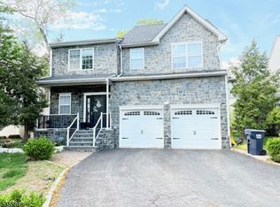 16 Alexis Ct, Bridgewater, NJ 08807