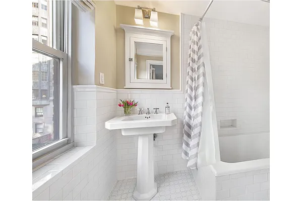 Sold by Warburg | media 3