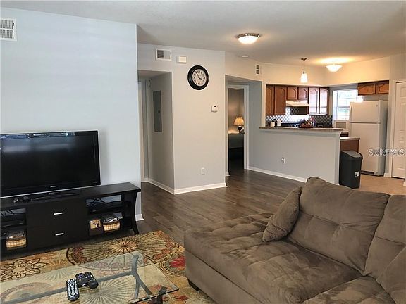 3rd image of 3101 E Washington St Unit 3101