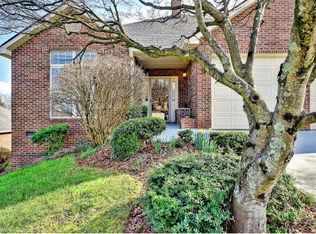 52 Sterling Ct N, Johnson City, TN 37604
