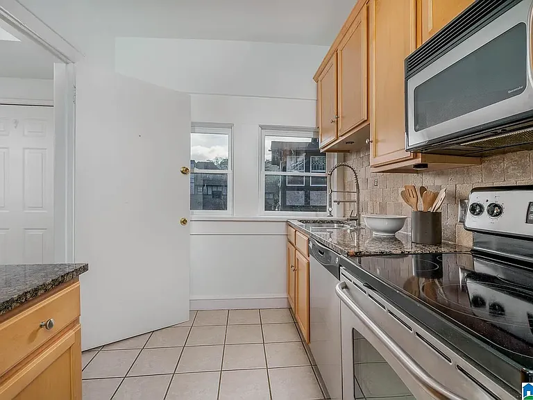 2242 Arlington Ave S #9 — Photo 23