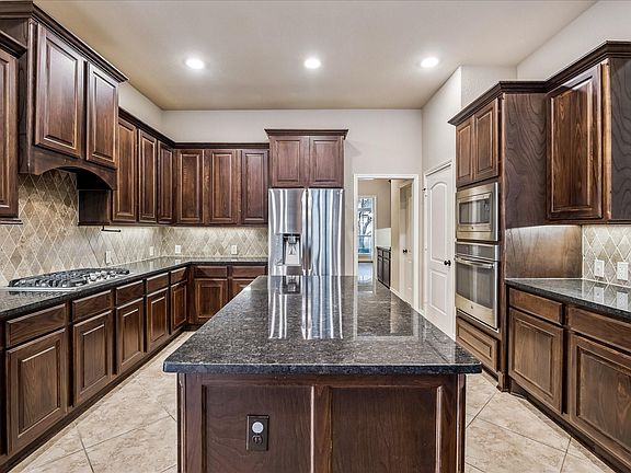 5th image of 18638 Roslyn Springs Dr