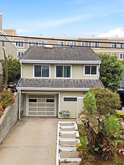 1st image of 565 Crespi Dr