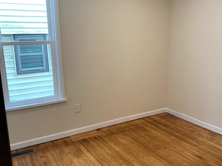 499 Morris St #1 — Photo 7