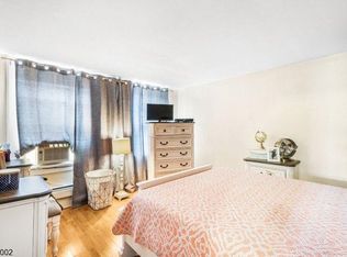 29 Elmwood Pl FLOOR 3, Elizabeth, NJ 07208