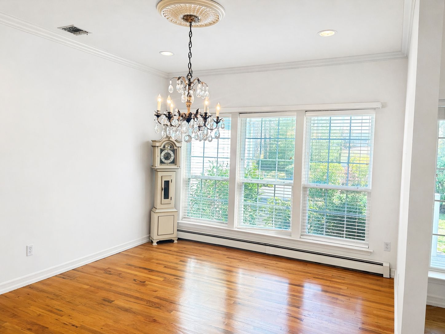  Dining room virtually rendered