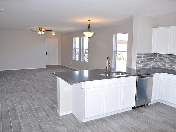4th image of 311 Olivia Ln