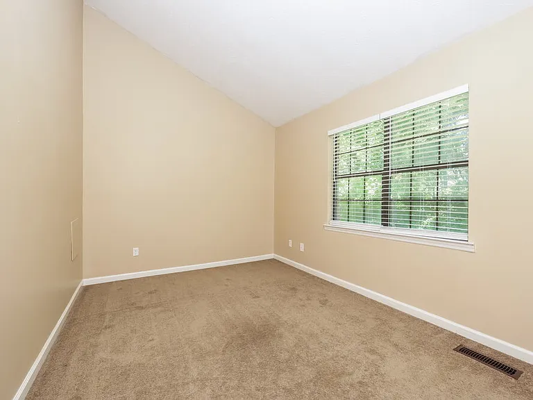 232 Thistle Ln — Photo 16