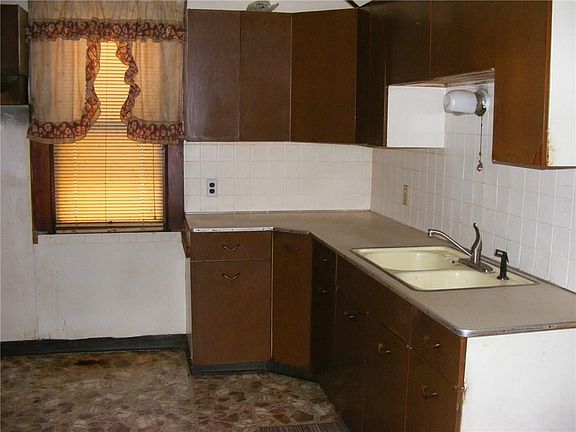 5th image of 540 North St