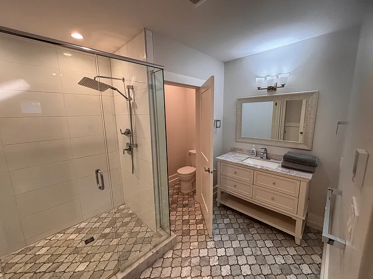 1468 Rockland Ave — Photo 16