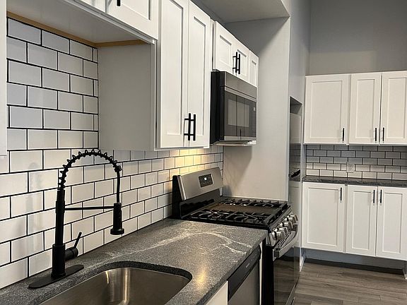 5th image of 403 Oak St APT 1