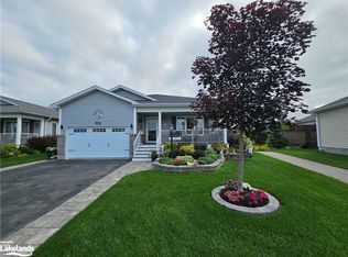 114 New York Ave, Wasaga Beach, ON L9Z3A8
