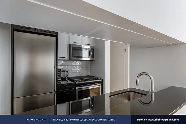 Rented by The Blueground | media 8