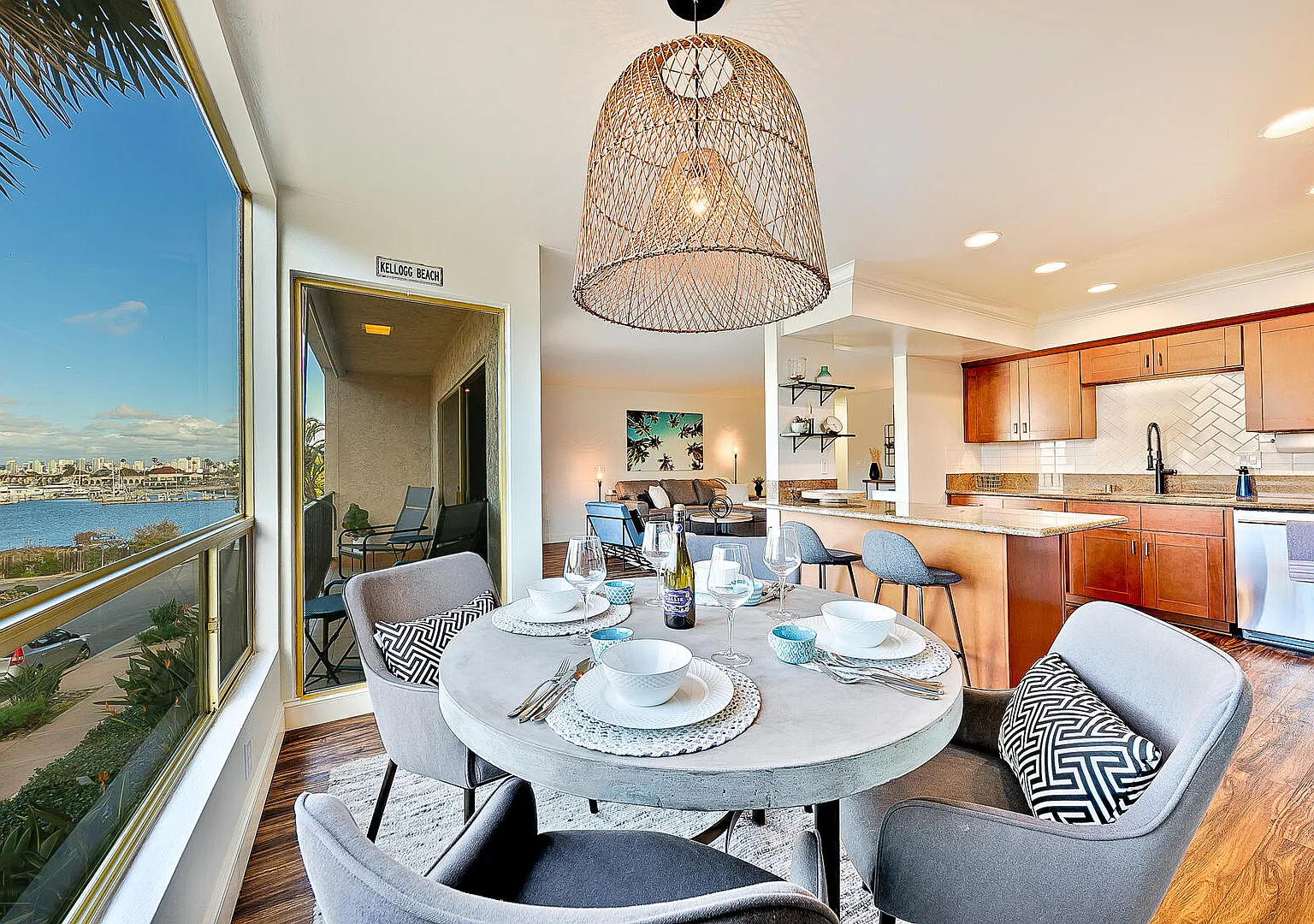 2 bed, 1121 sqft, $6,000 — Photo 1