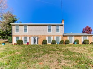 26 Beachview Ln, Troutville, VA 24175