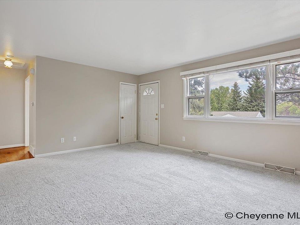 2nd image of 1721 Oxford Dr #2