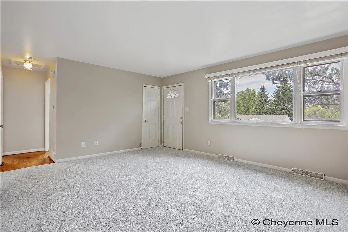 Building Photo - 1721 Oxford Dr #2