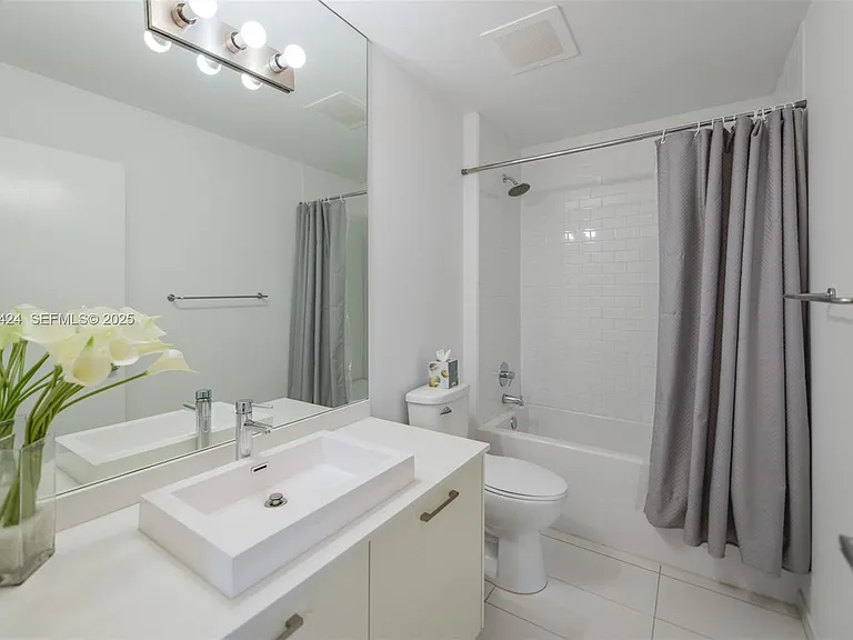 151 SE 1st St #3 — Photo 6