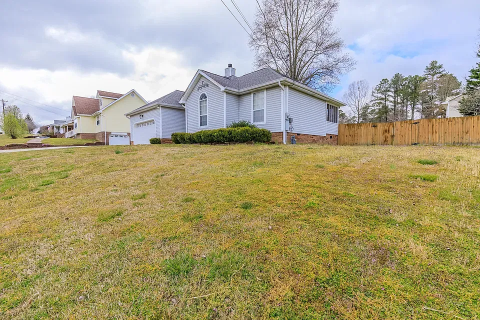 3 bed, 1484 sqft, $2,400 — Photo 3