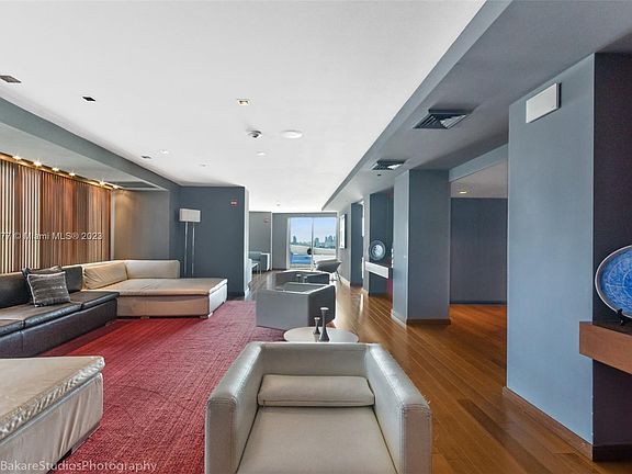 5th image of 325 Biscayne Blvd #2020