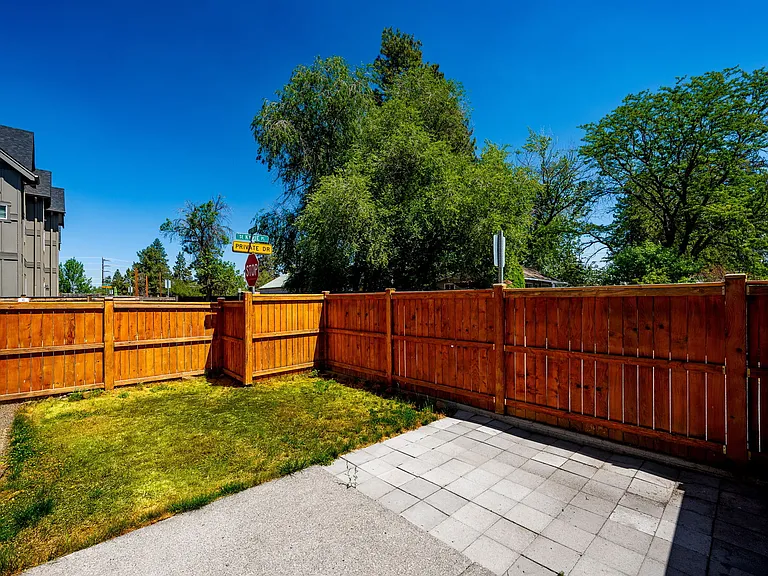 1064 SE Leonel Ln — Photo 15