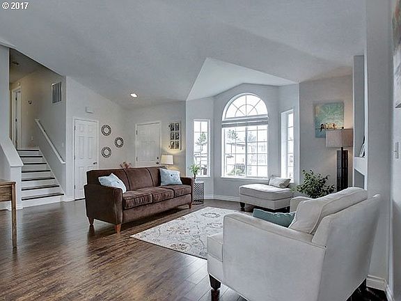 5th image of 294 NE Tralee Ct