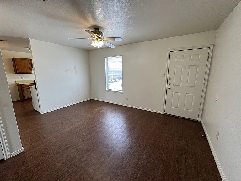 1109 Horizon Dr — Photo 2