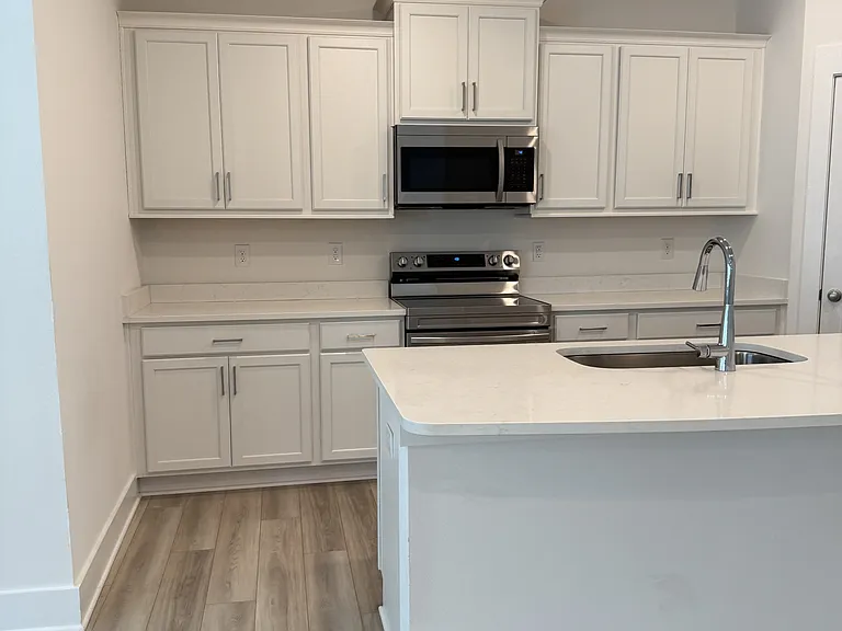 210 Lyla Ln — Photo 18