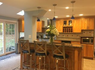 52 Ash St, Hopkinton, MA 01748