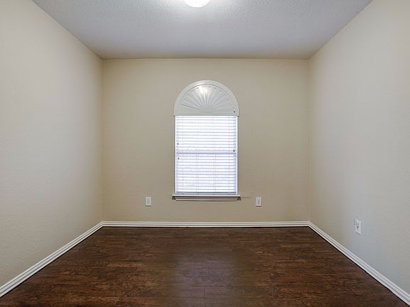 4th image of 2329 Brookview Dr