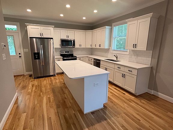 2nd image of 1315 Clarendon St