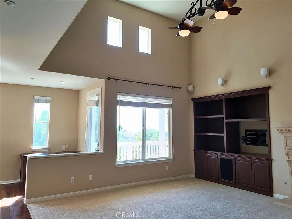 3 bed, 2.5 bath, 2601 sqft, $4,600 — Photo 4