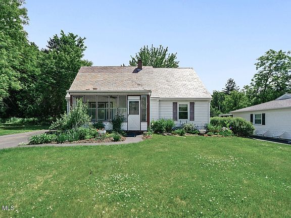 2nd image of 4 W Avenue B