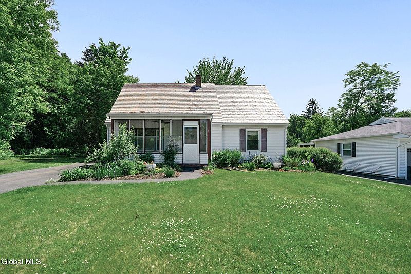 2nd image of 4 W Avenue B