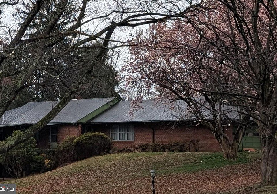 1st image of 523 Copley Ln