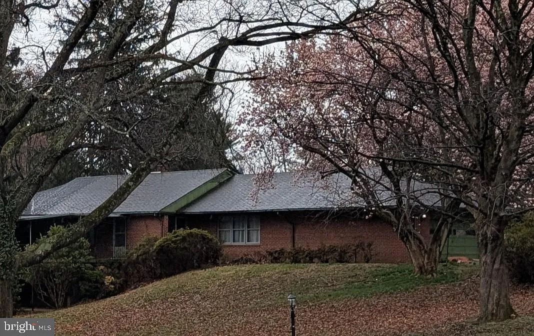 523 Copley Ln photo 1