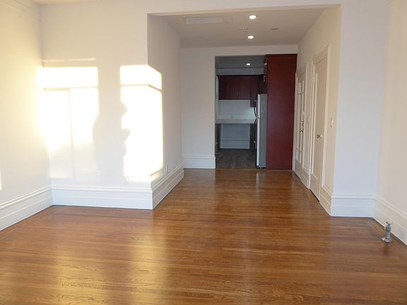 3rd image of 945 Hyde St APT 33
