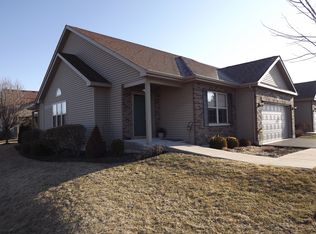 721 Dolores Ln, Sycamore, IL 60178